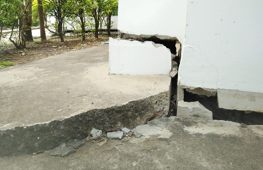 Sinking and Cracked Foundation